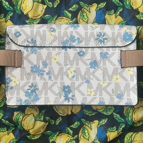 Brand New Michael Kors Vanilla w/ Blue & Yellow Flowers Belt Bag Fanny Pack - Picture 5 of 14